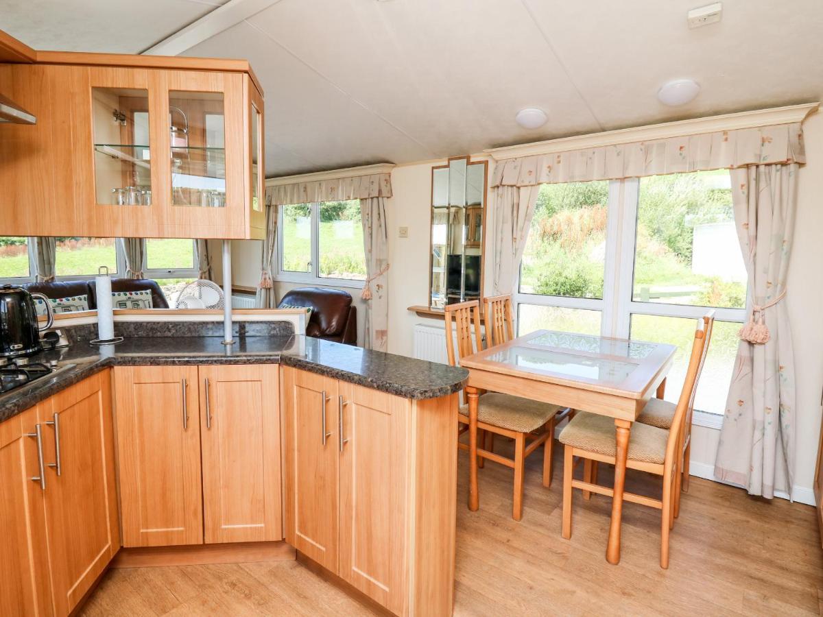 The Lodge Llanelli Extérieur photo