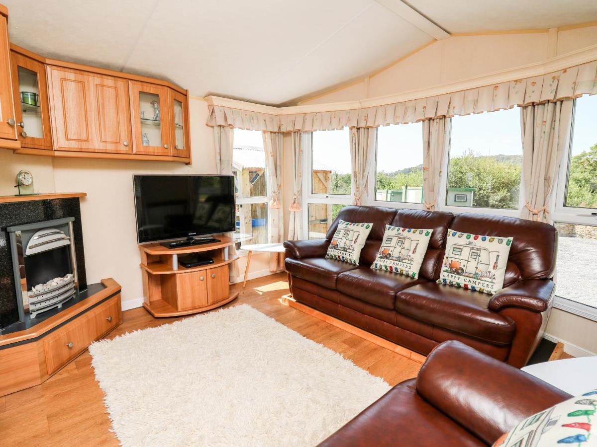The Lodge Llanelli Extérieur photo