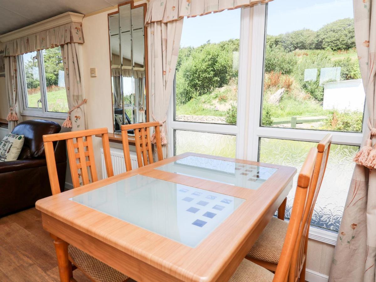 The Lodge Llanelli Extérieur photo